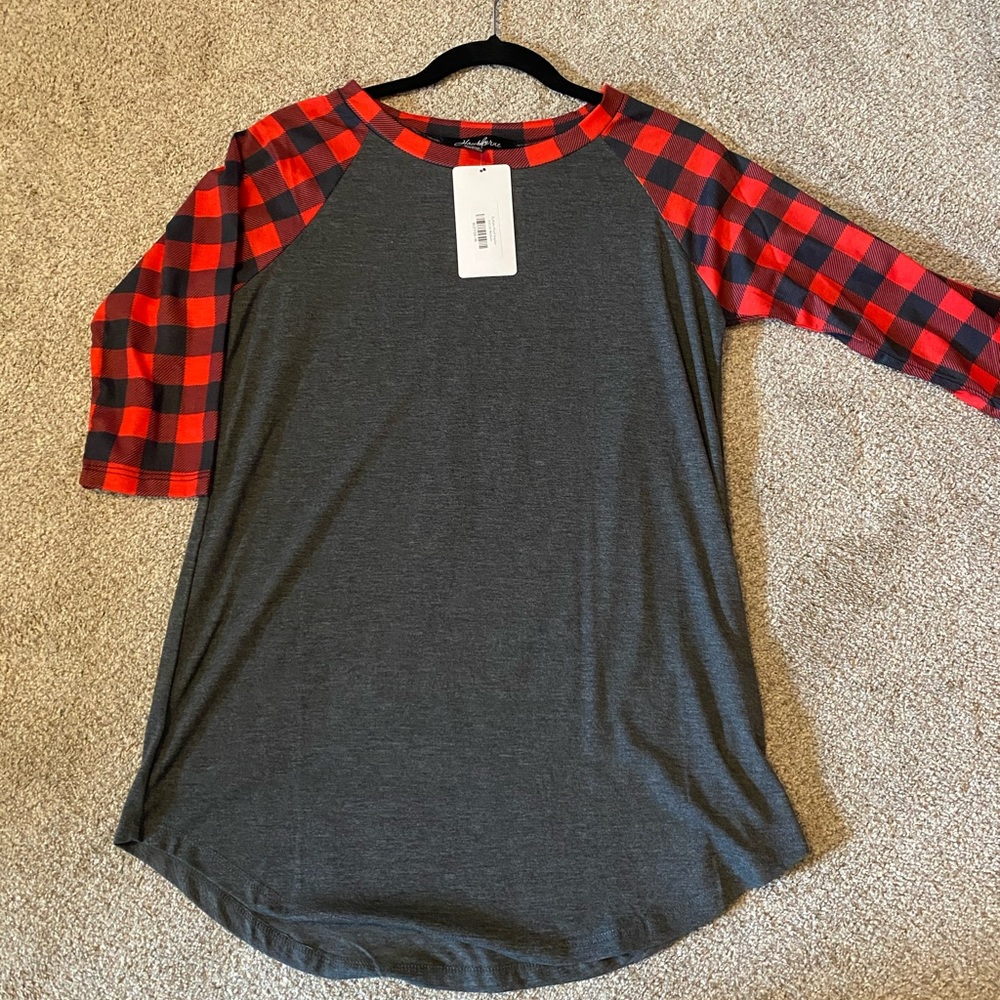 Buffalo plaid baseball tee size medium